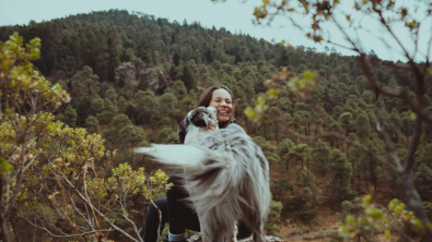 Illustration : La rencontre par hasard entre une chienne et une famille transforme leur vie